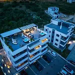 Luxury Penthouse Aria زادار