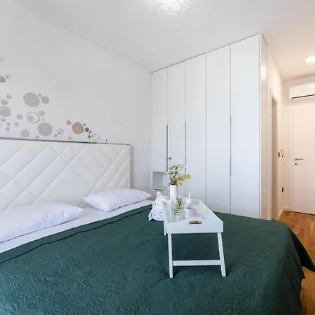 アパート Luxury Penthouse Aria ザダル