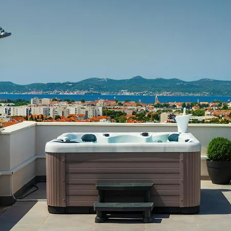 Luxury Penthouse Aria 扎达尔