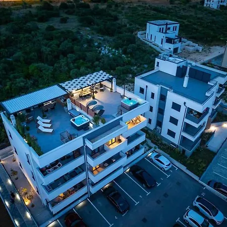 Luxury Penthouse Aria 扎达尔