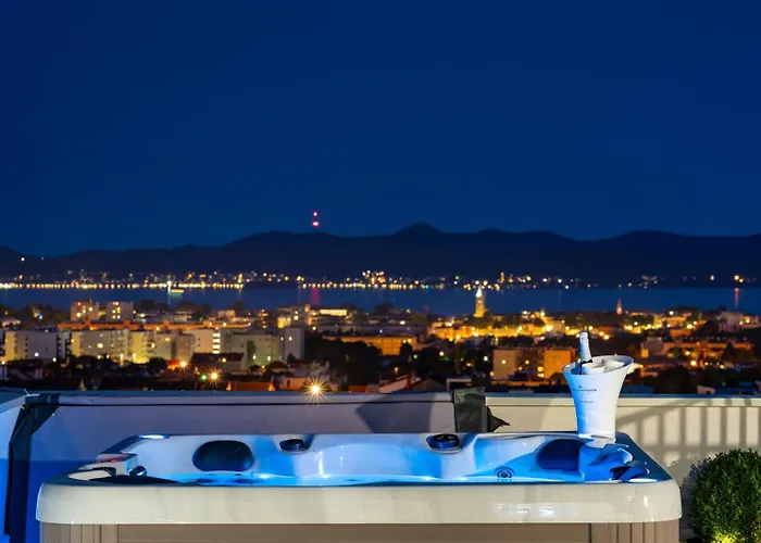 Luxury Penthouse Aria 아파트