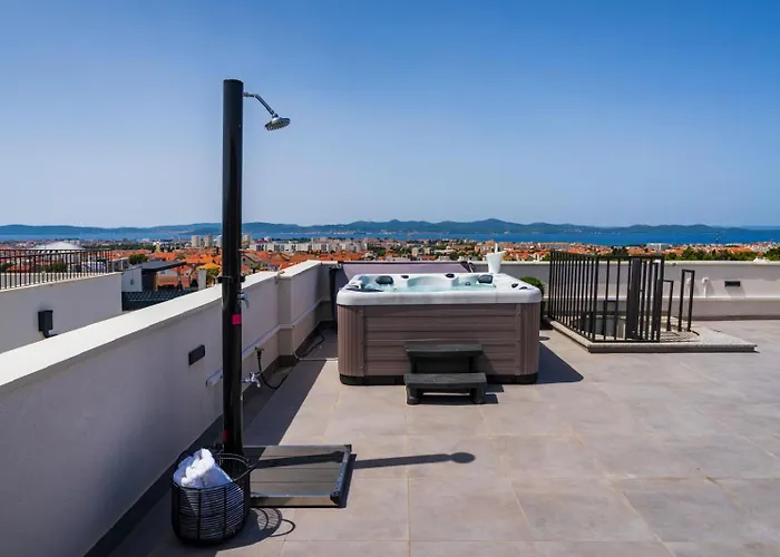 Luxury Penthouse Aria 아파트